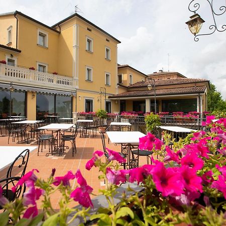 Albergo Cane Dozza Exterior photo