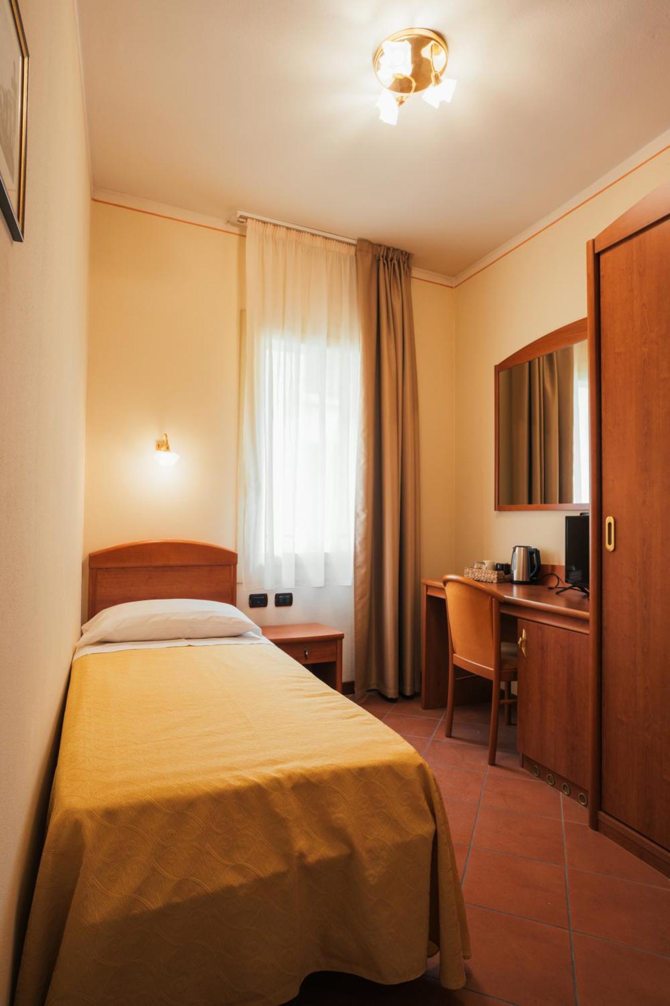 Albergo Cane Dozza Exterior photo