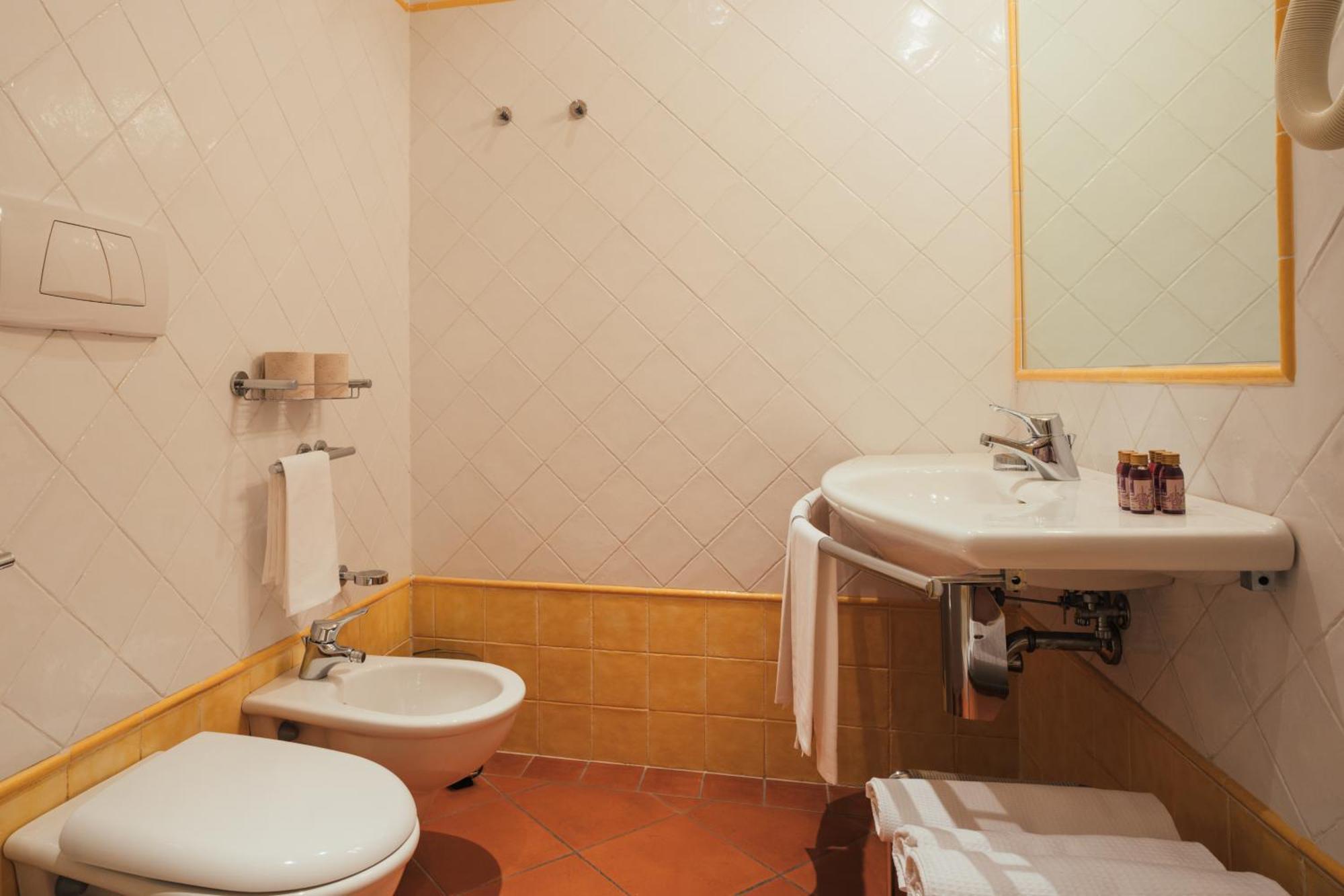 Albergo Cane Dozza Exterior photo