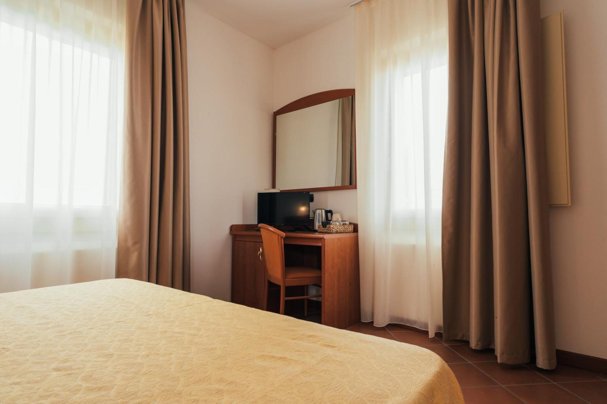 Albergo Cane Dozza Exterior photo