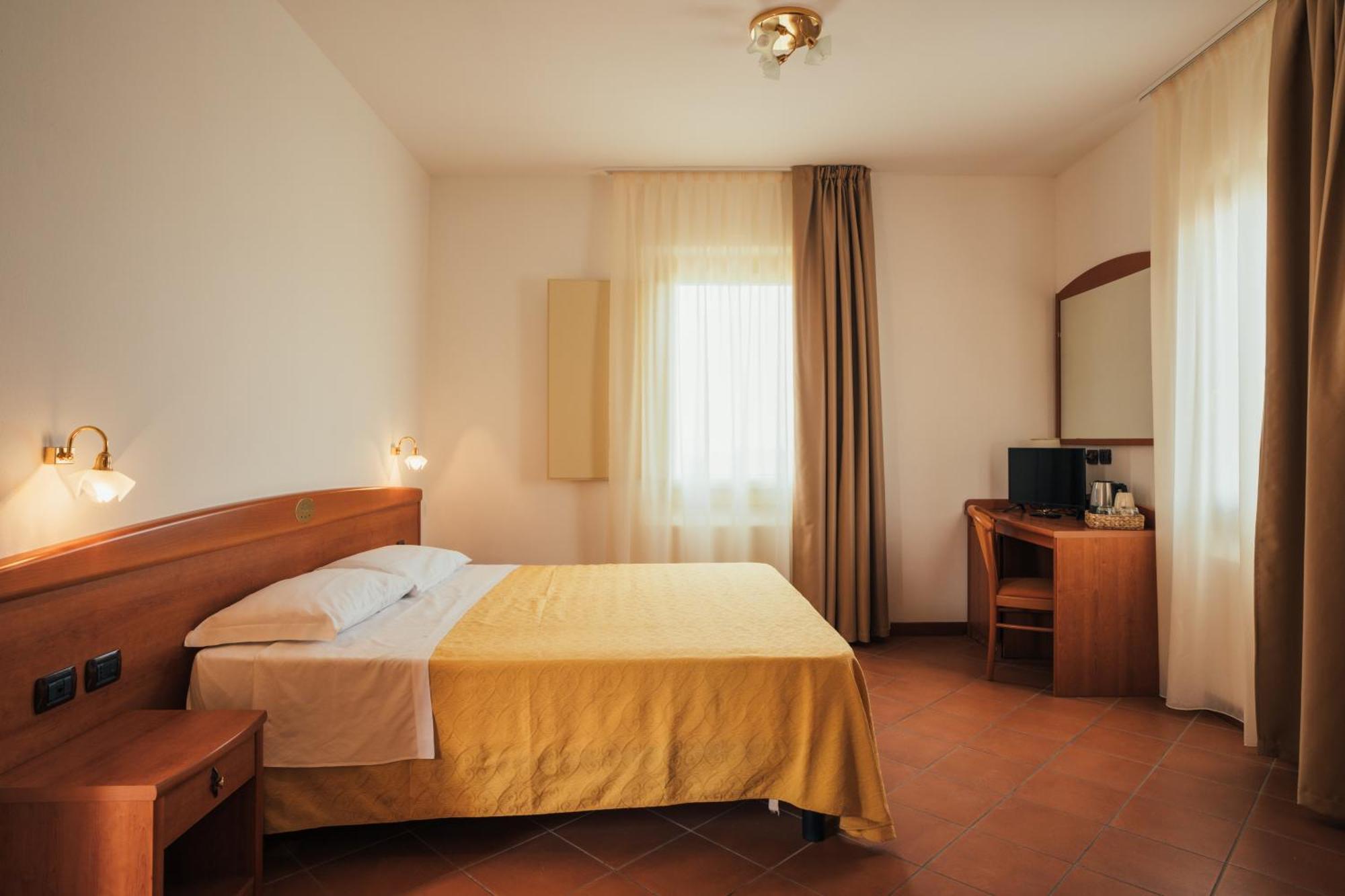 Albergo Cane Dozza Exterior photo