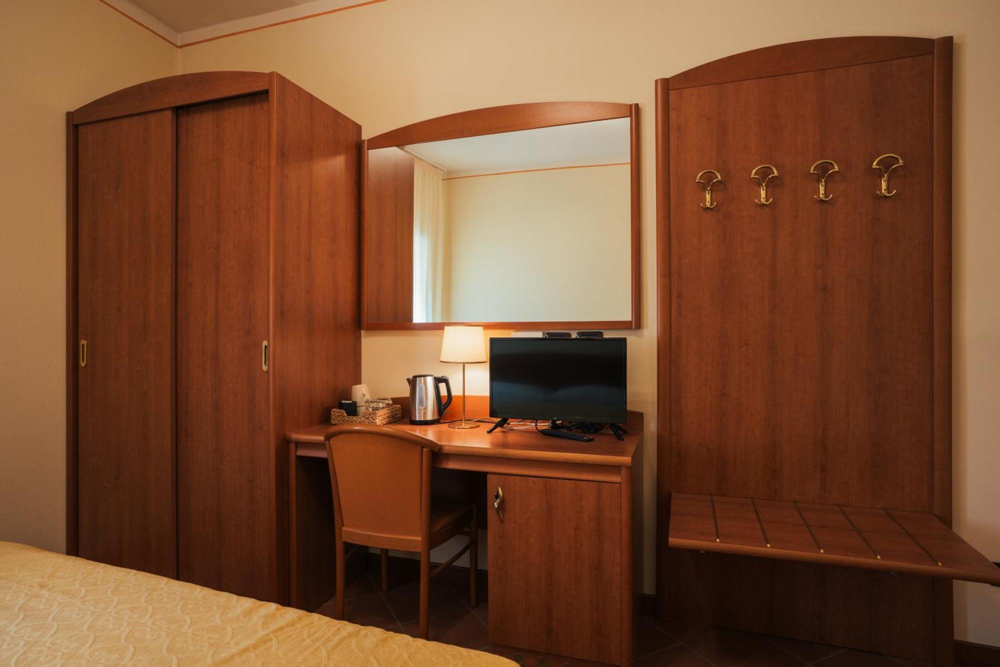 Albergo Cane Dozza Exterior photo