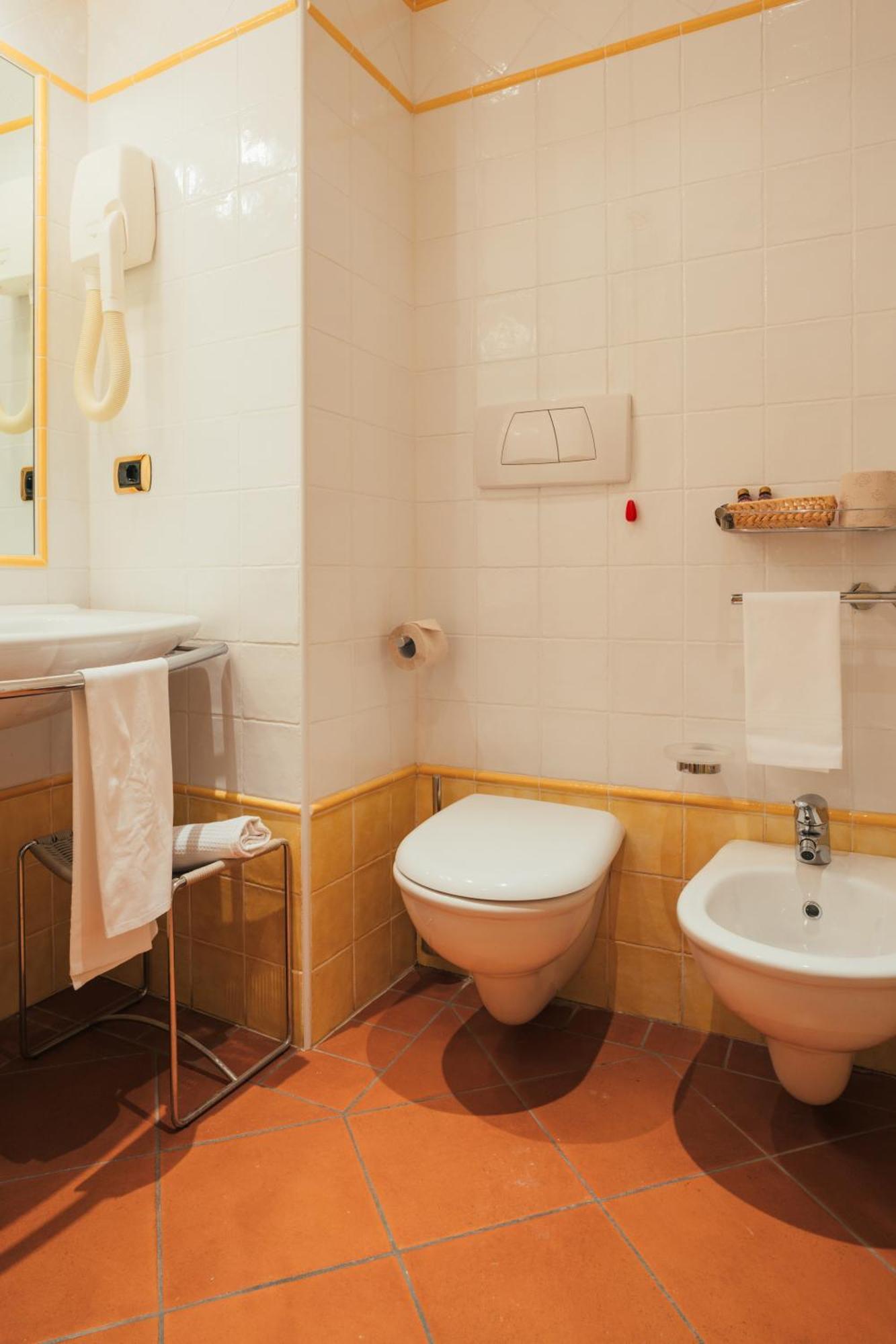 Albergo Cane Dozza Exterior photo