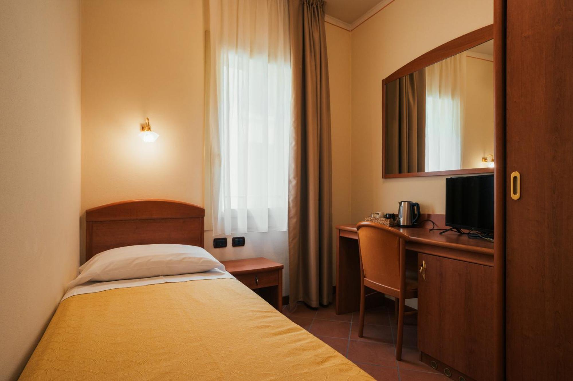 Albergo Cane Dozza Exterior photo