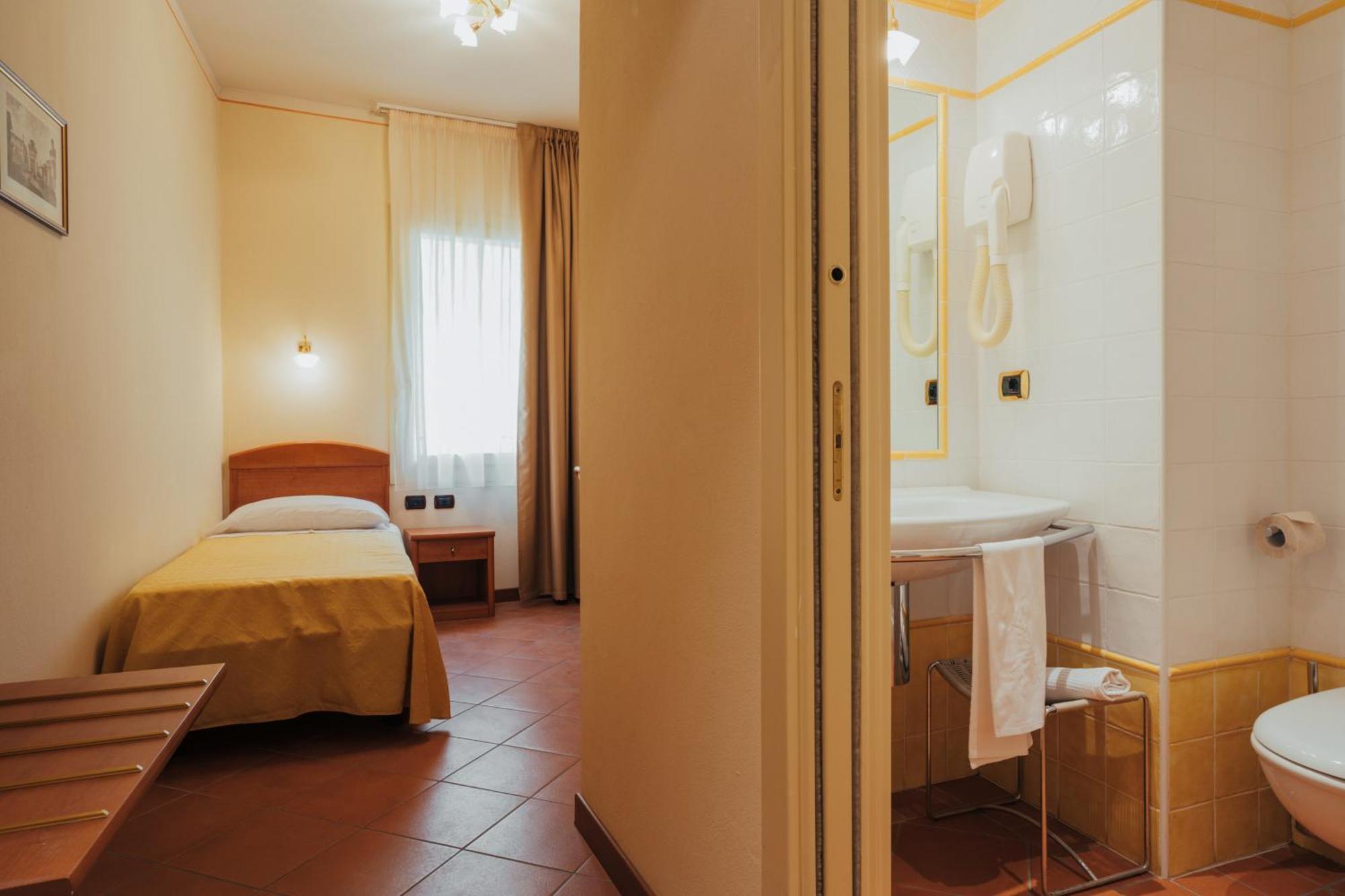 Albergo Cane Dozza Exterior photo