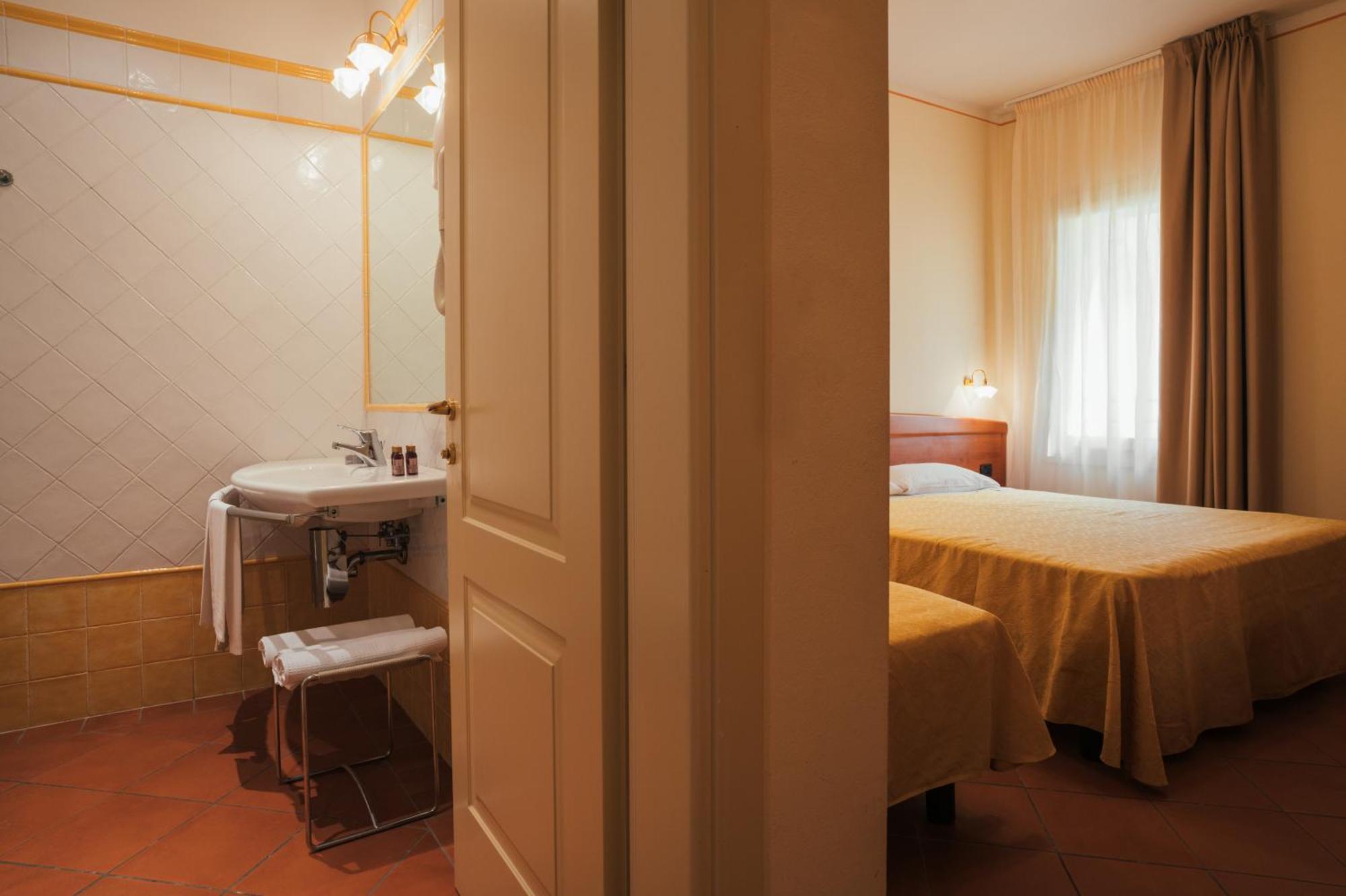 Albergo Cane Dozza Exterior photo