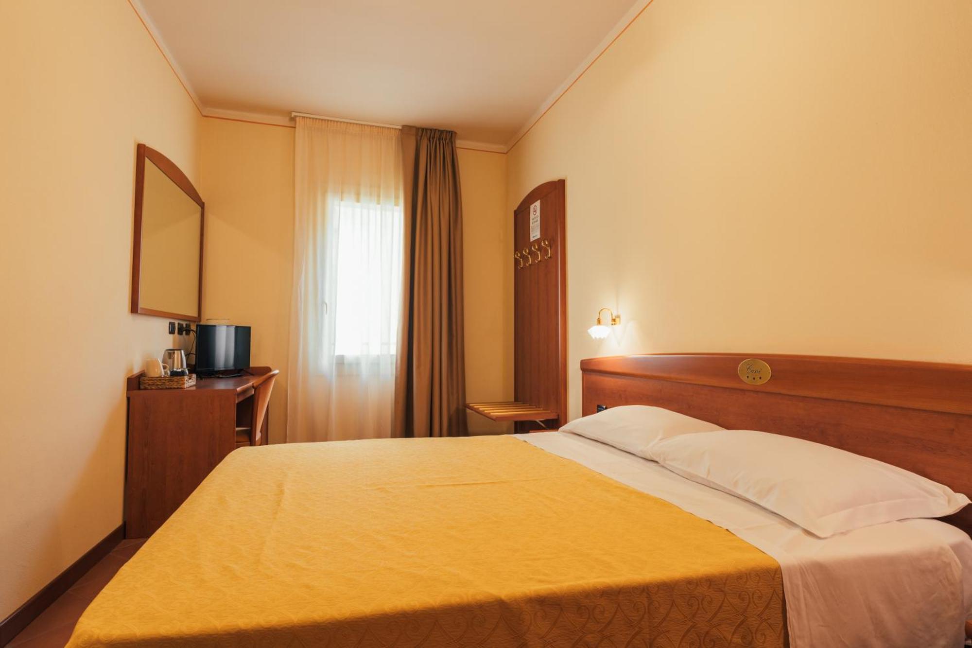 Albergo Cane Dozza Exterior photo