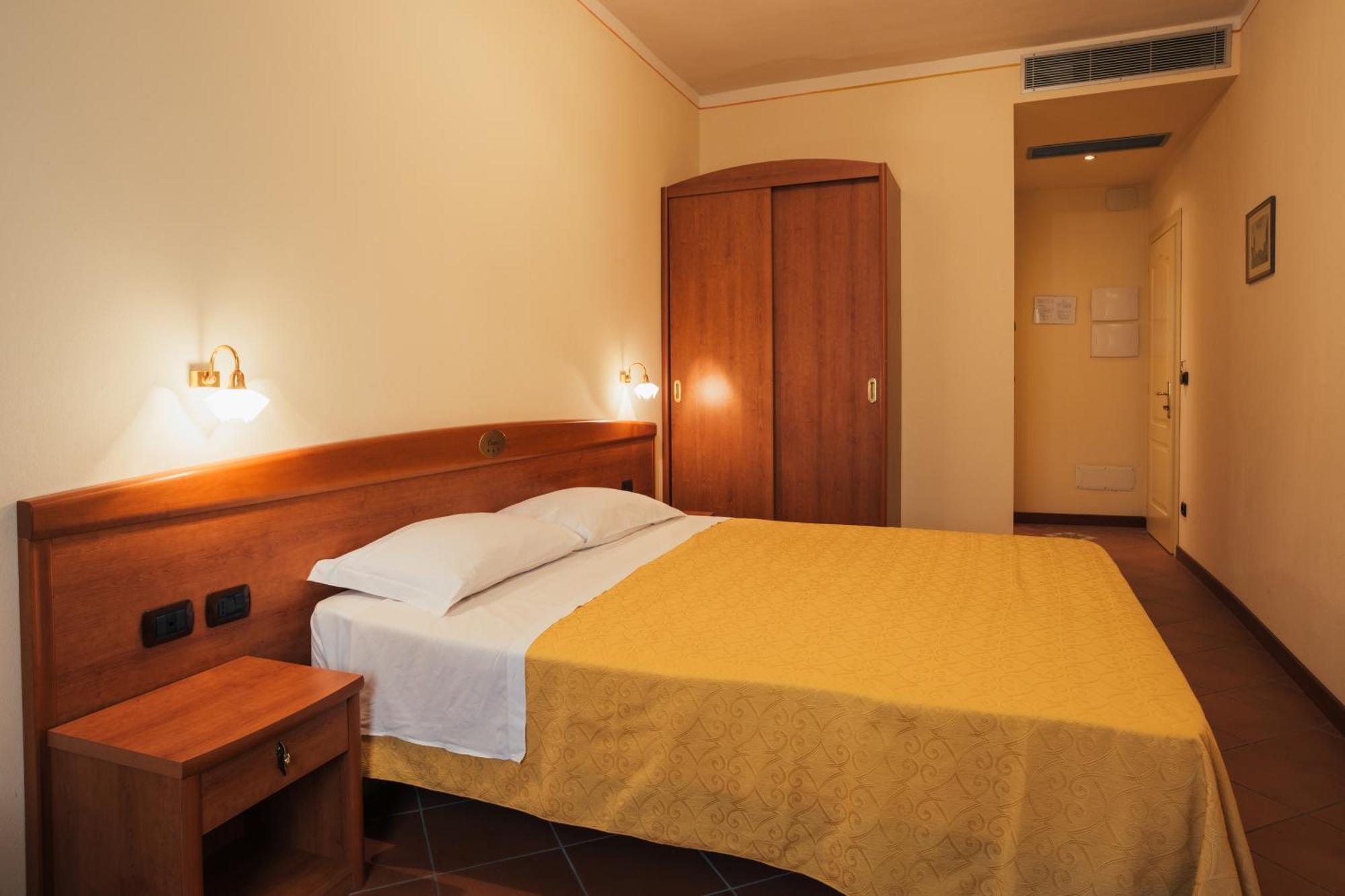 Albergo Cane Dozza Exterior photo