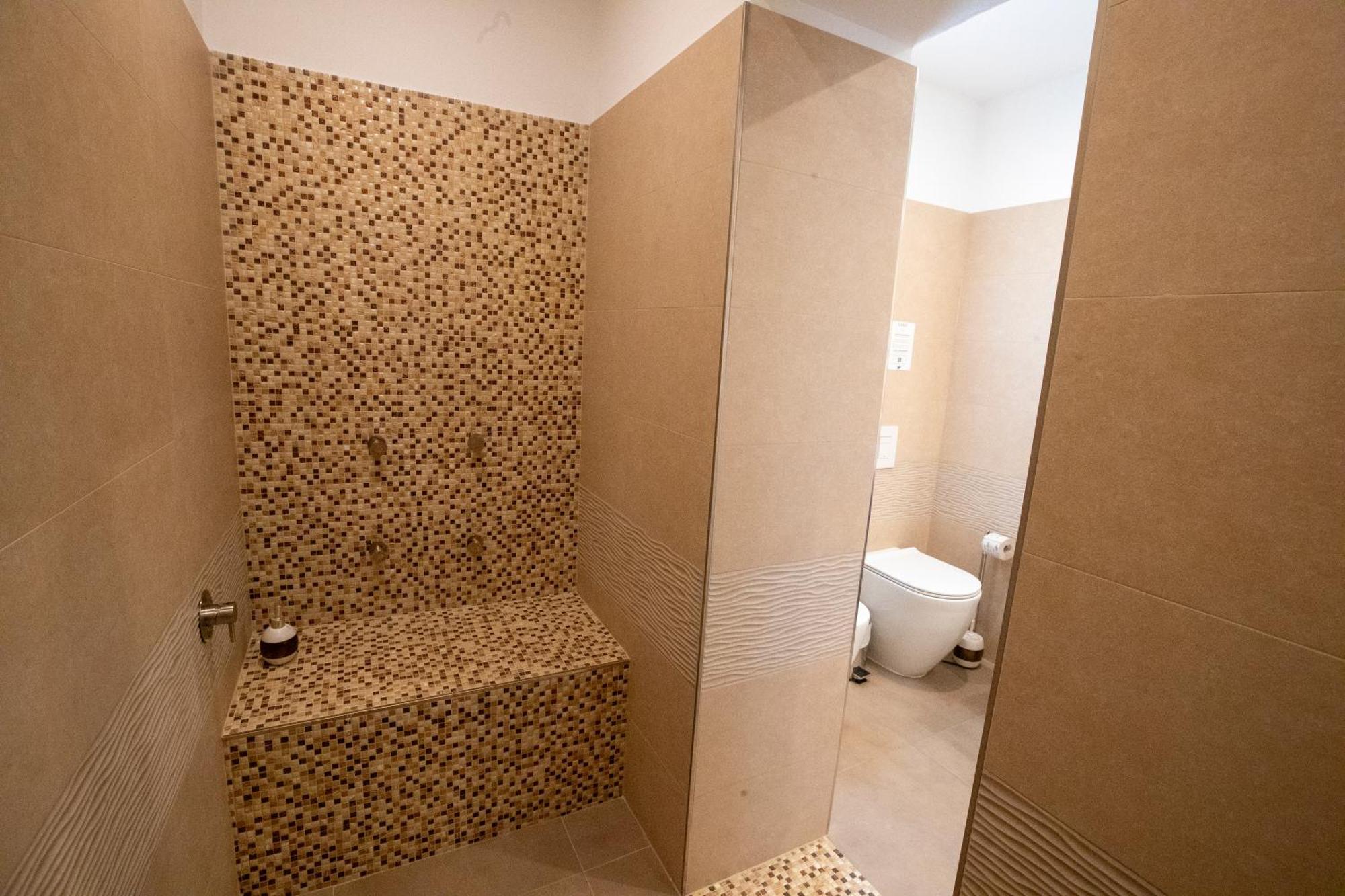 Albergo Cane Dozza Exterior photo