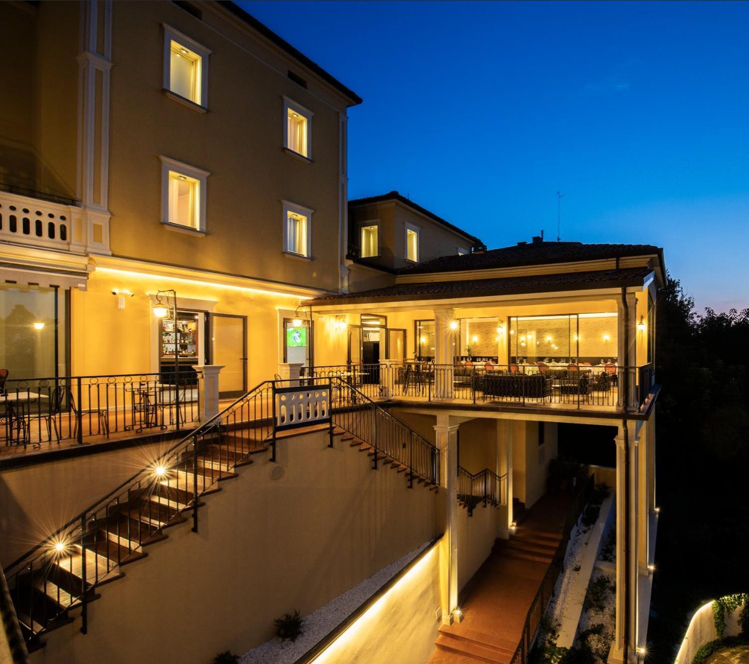 Albergo Cane Dozza Exterior photo