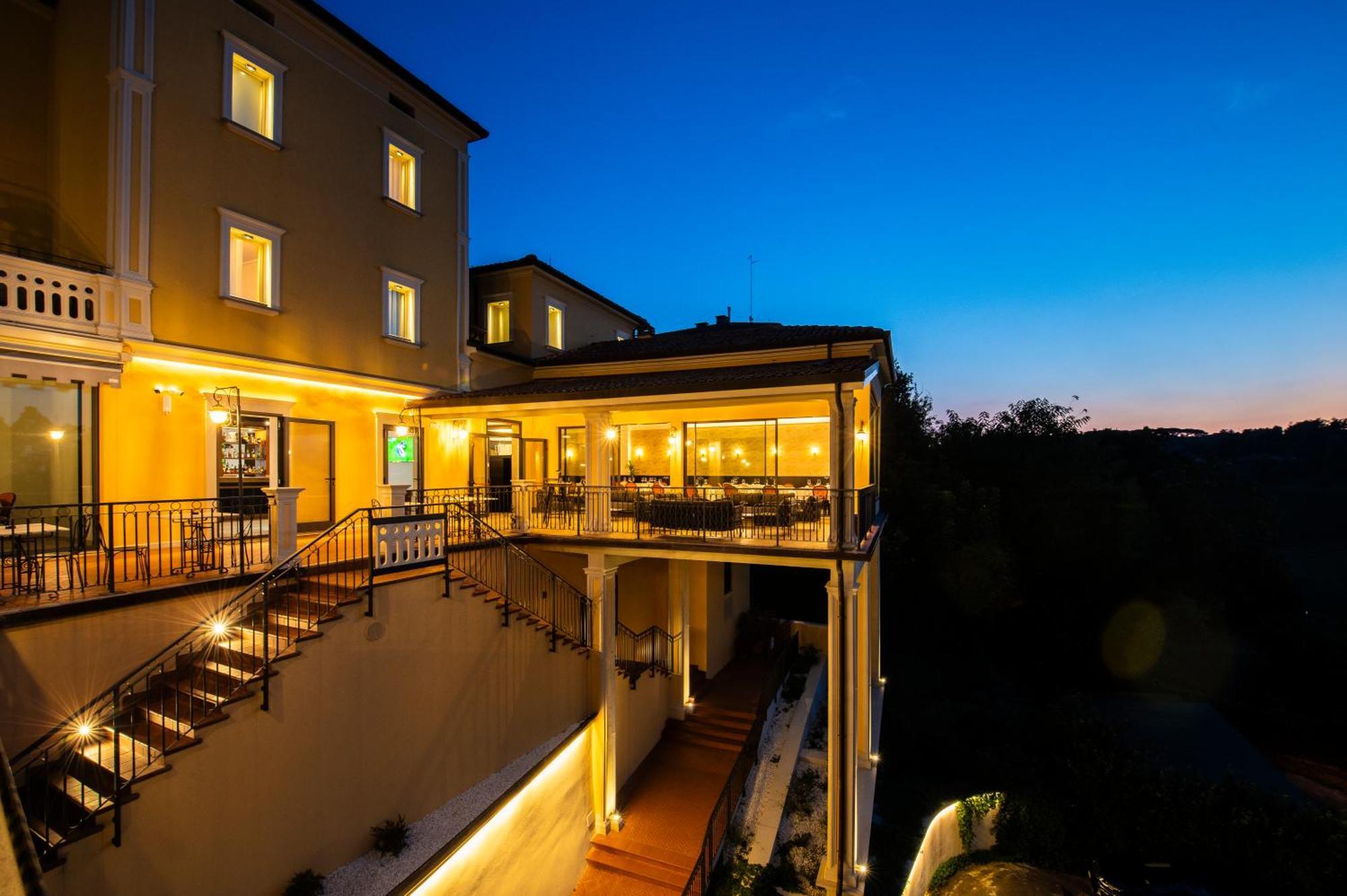 Albergo Cane Dozza Exterior photo